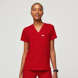Figs Winning Red Catarina™ - One-Pocket Scrub 
S - Winning Red